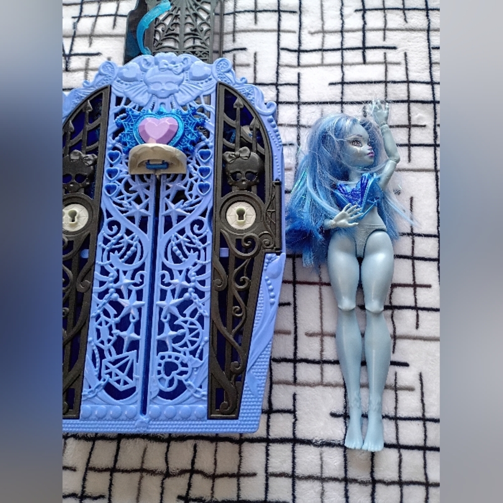 Monster High Skulltimate Secrets: Monster Mysteries Abbey Bominable Doll NO KEY